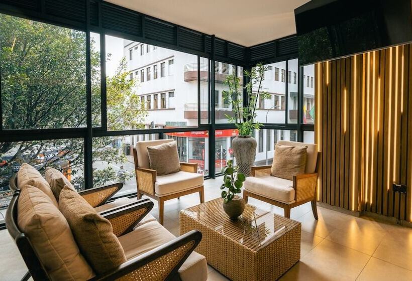 בית מלון כפרי Balmoral Plaza