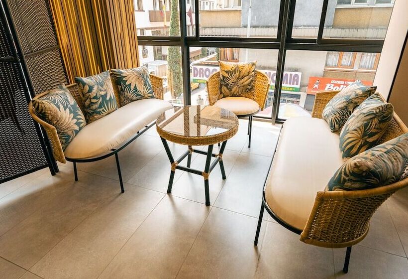 هتل Balmoral Plaza