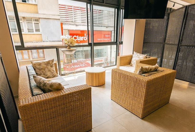 בית מלון כפרי Balmoral Plaza