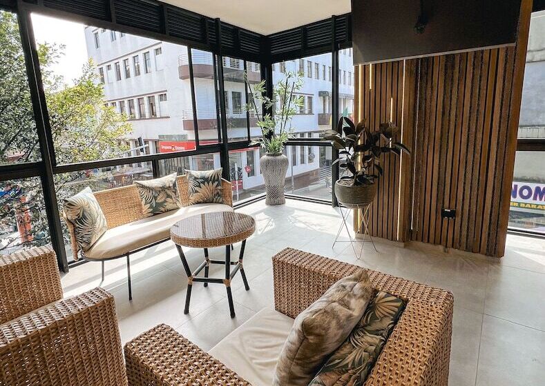 هتل Balmoral Plaza