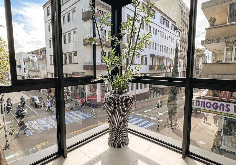 בית מלון כפרי Balmoral Plaza