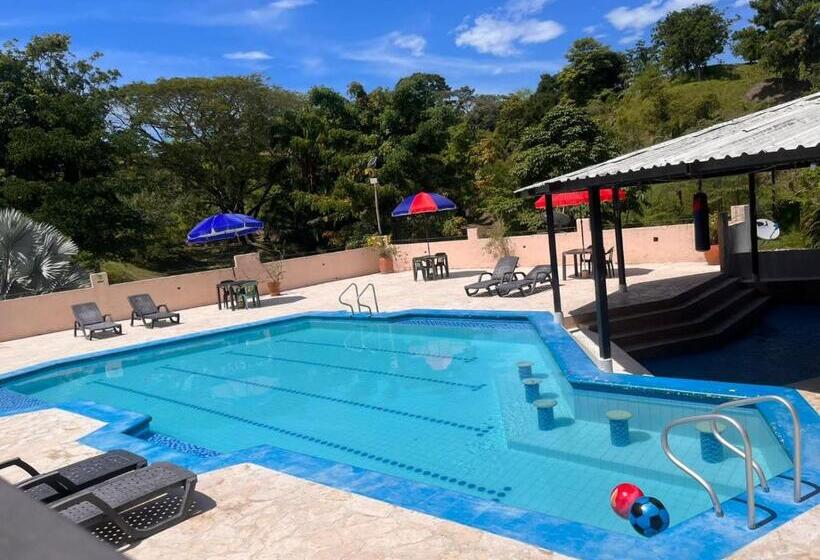 호텔 Campestre El Refugio De Las Guacamayas