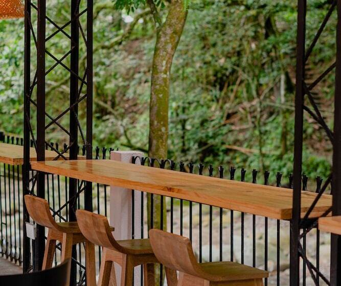 هتل Casa De Hadas