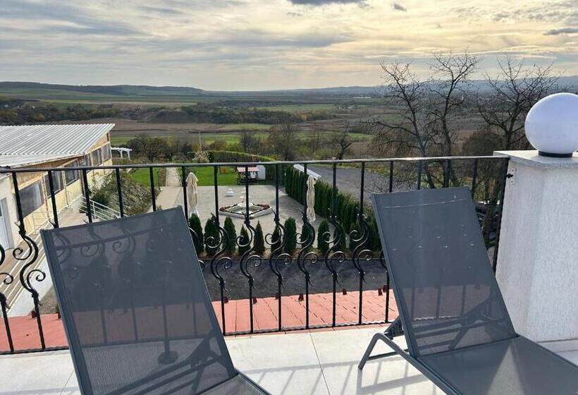 בית מלון כפרי Danelis