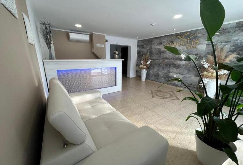 בית מלון כפרי Danelis