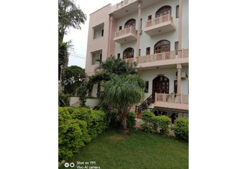 בית מלון כפרי Fort View Madhya Pradesh