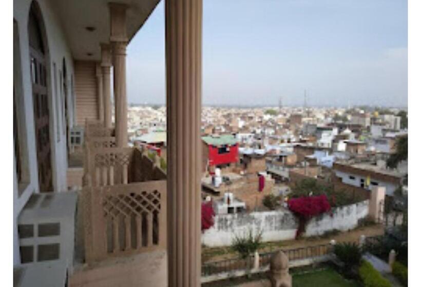 בית מלון כפרי Fort View Madhya Pradesh