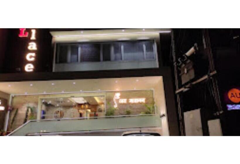 호텔 Giri Palace Madhya Pradesh