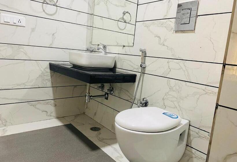 فندق Radiance Regency Resort Chail