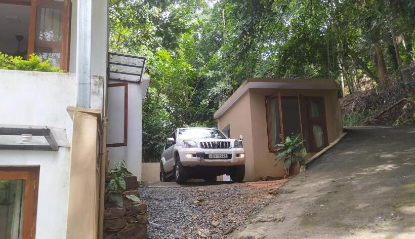 Отель Kandy Lotus