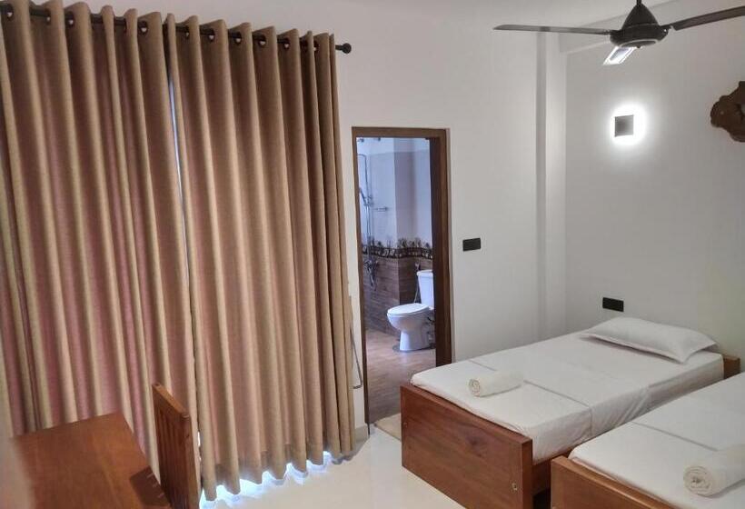 Отель Kandy Lotus