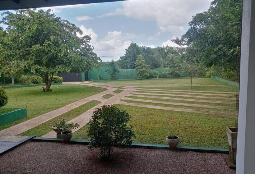 فندق Kumbuk Sewana Villa