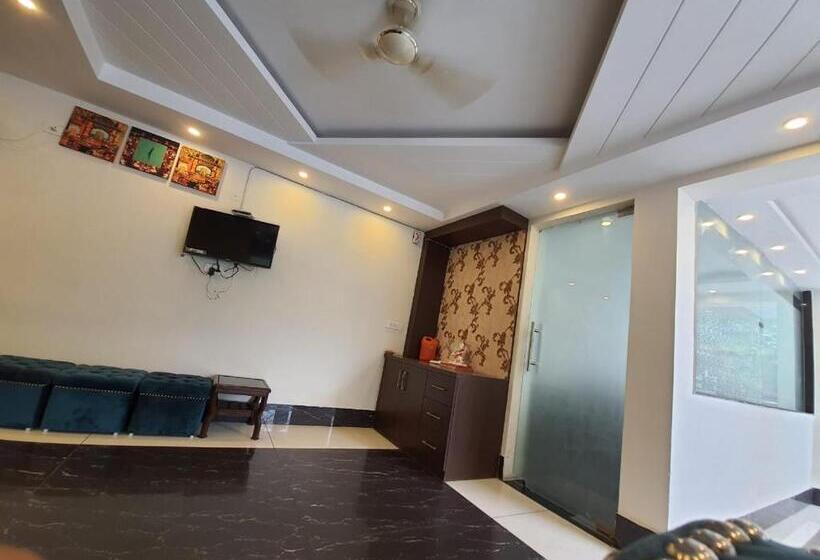 בית מלון כפרי New Gokul Grand