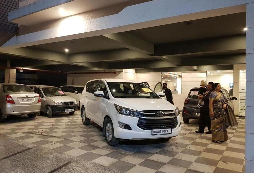 בית מלון כפרי New Gokul Grand