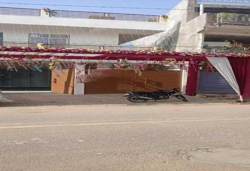 ホテル Oyo Chakeri Crystal