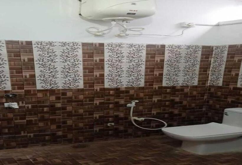 ホテル Oyo Chakeri Crystal