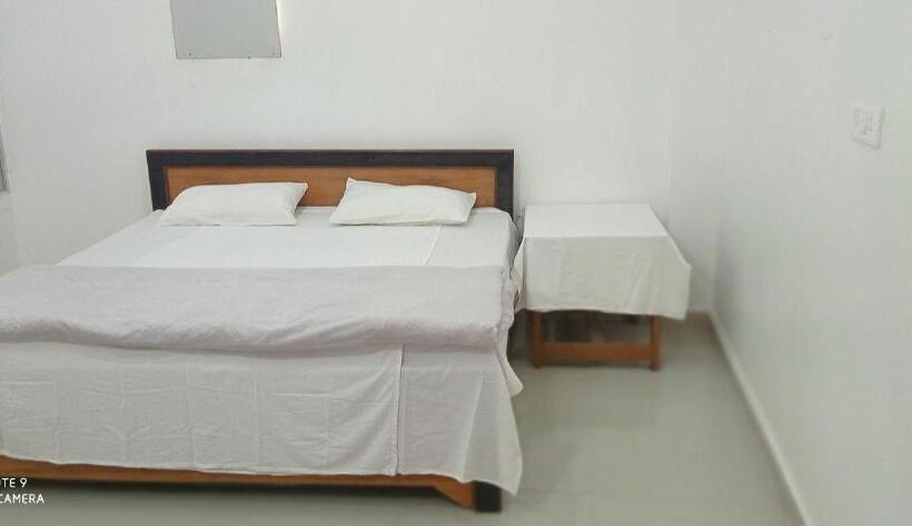 فندق Oyo Chakeri Crystal