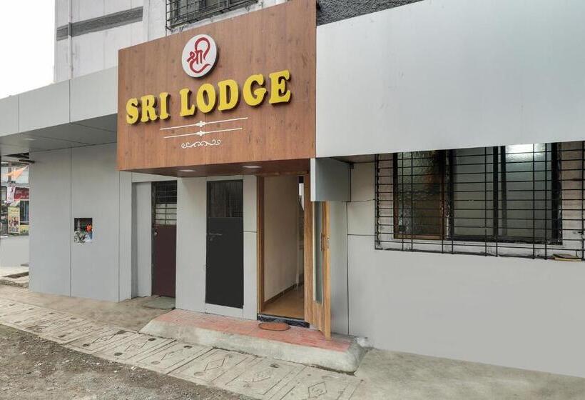 בית מלון כפרי Oyo Flagship Sri Lodge