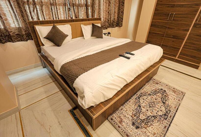 Fabhotel Pearl Square