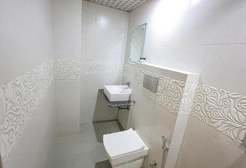 Fabhotel Pearl Square