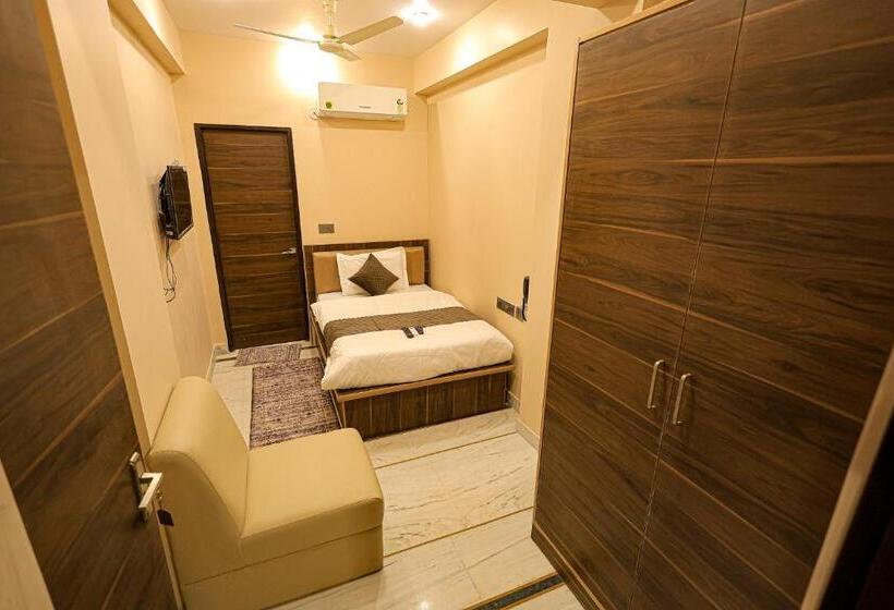 Fabhotel Pearl Square