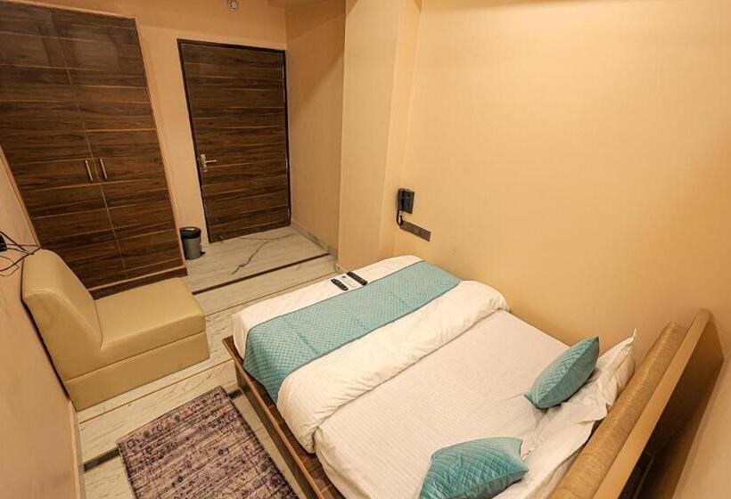 Fabhotel Pearl Square