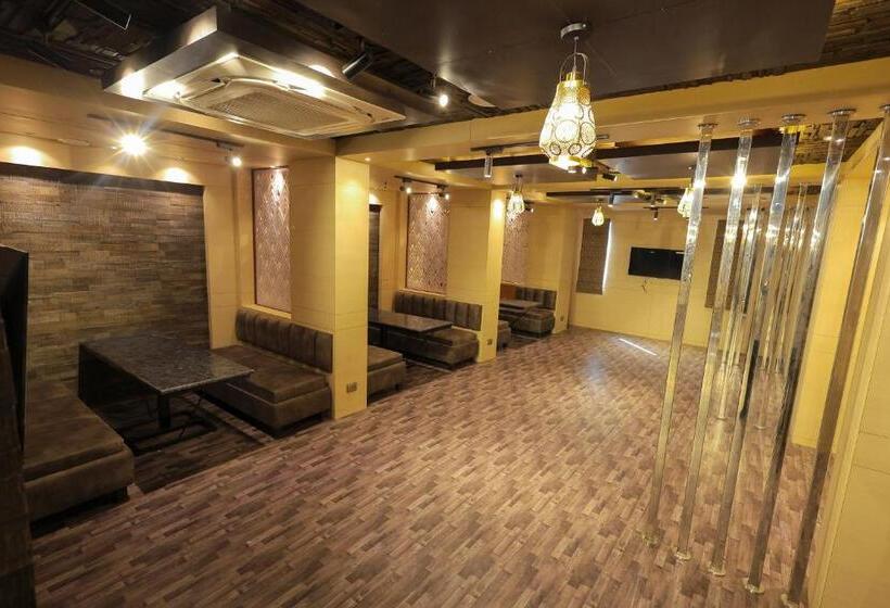 Fabhotel Pearl Square