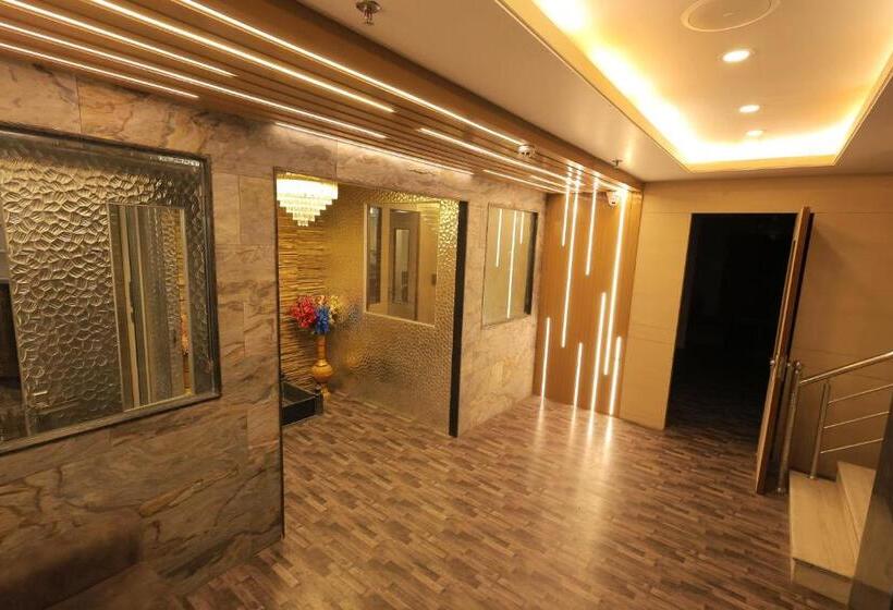 Fabhotel Pearl Square