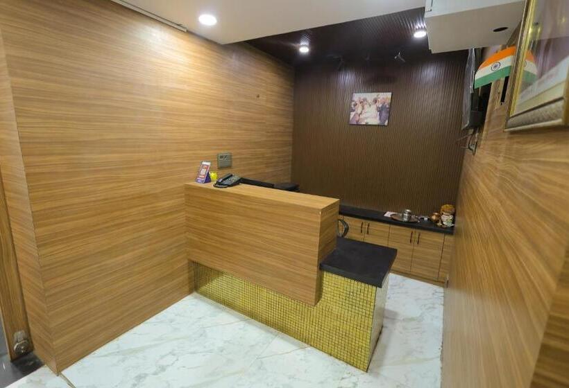 Fabhotel Pearl Square