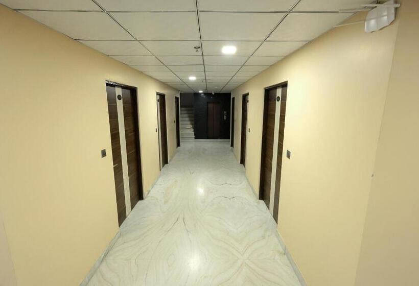 Fabhotel Pearl Square