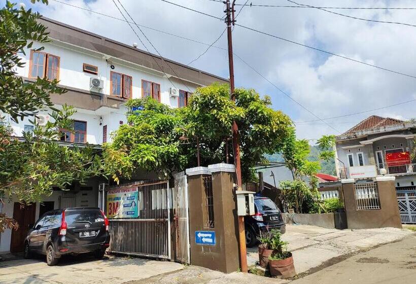 ホテル Penginapan Nurmega Jaya