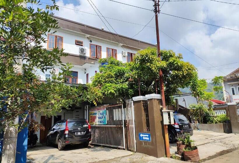 ホテル Penginapan Nurmega Jaya