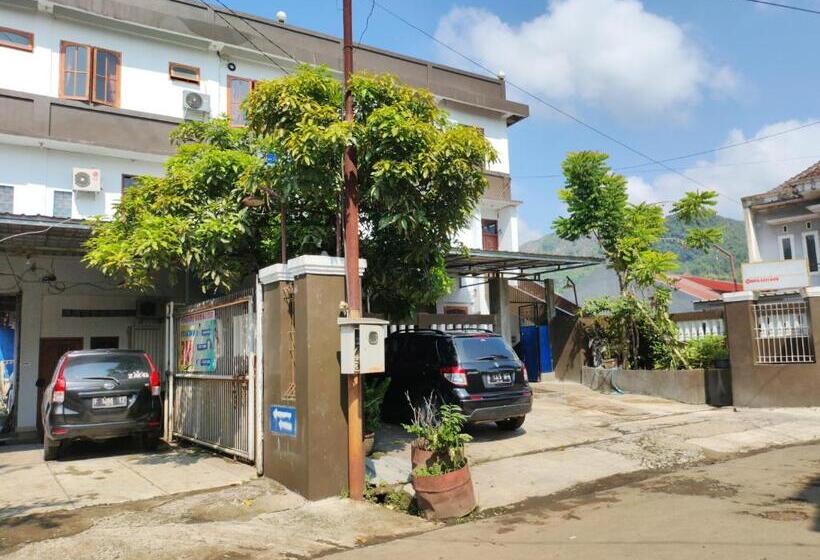 ホテル Penginapan Nurmega Jaya