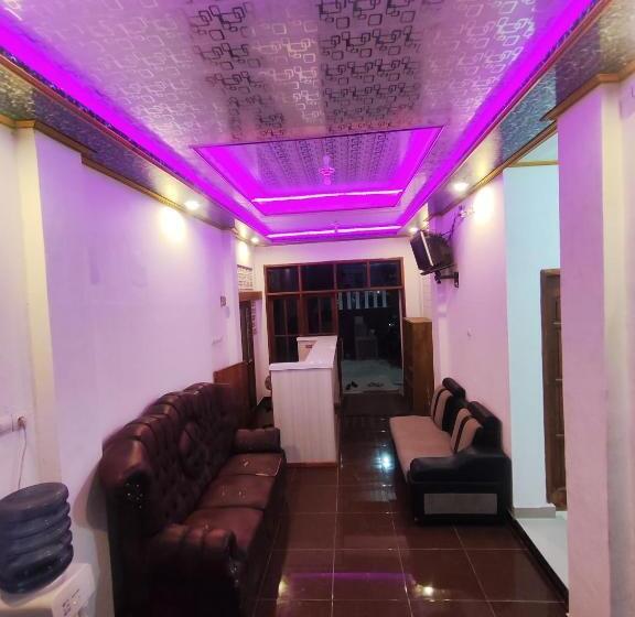 ホテル Penginapan Nurmega Jaya