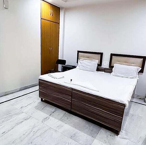 Roomshala 140 Hotel 24&7 Malviya Nagar