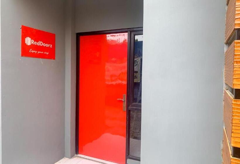 ホテル Reddoorz @ Balaraja Centre Plaza