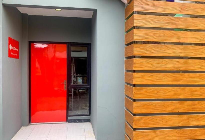 ホテル Reddoorz @ Balaraja Centre Plaza