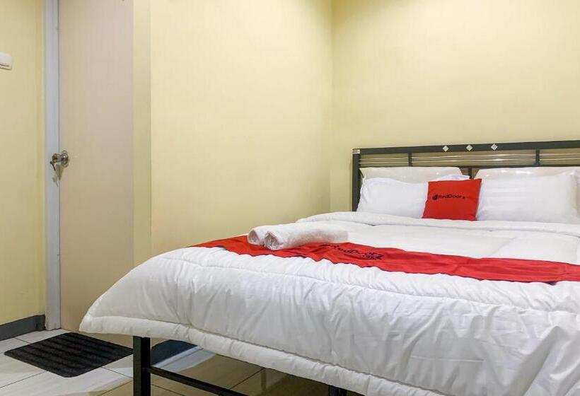 ホテル Reddoorz @ Balaraja Centre Plaza