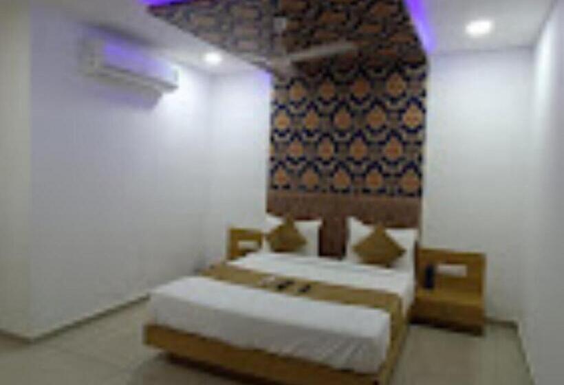 בית מלון כפרי Rudra Palace , Anand