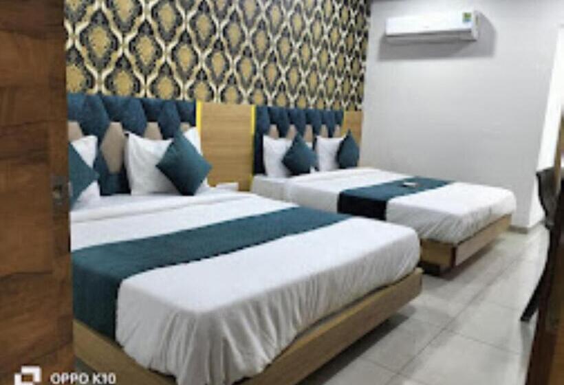 Отель Rudra Palace , Anand