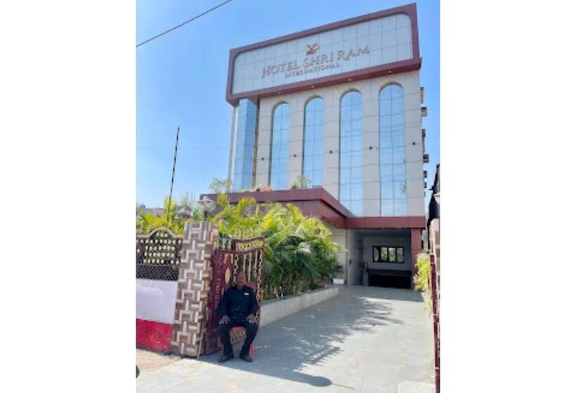 בית מלון כפרי Shri Ram International Varanasi