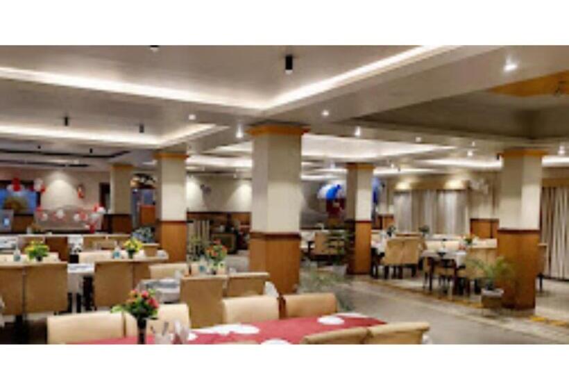 בית מלון כפרי Shri Ram International Varanasi