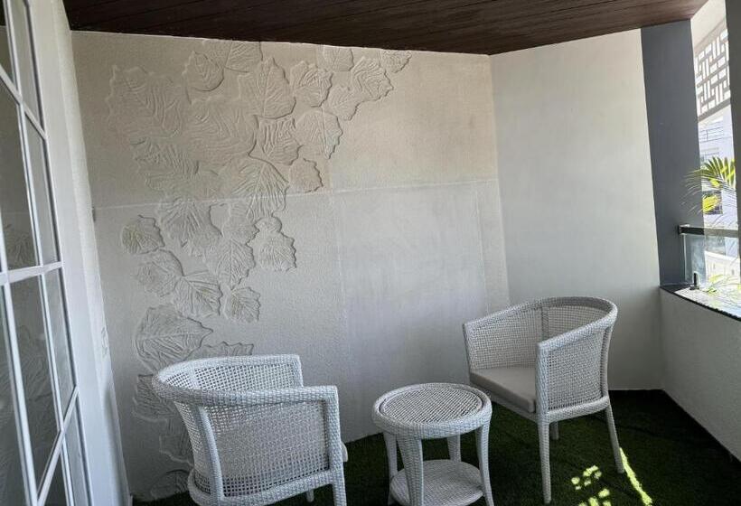 Hotel Sky Suites By The Lazy Host