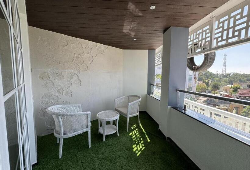 ホテル Sky Suites By The Lazy Host