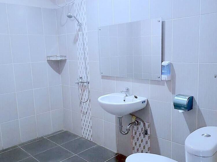 ホテル Solok Premier