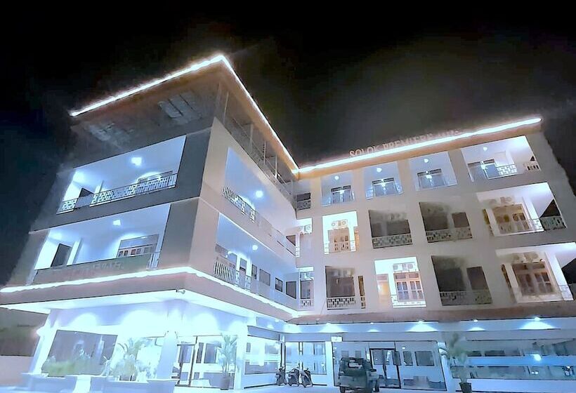 ホテル Solok Premier