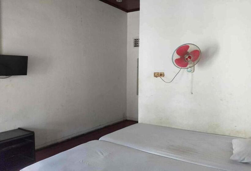 ホテル Spot On 93436 Penginapan Mekar Sari