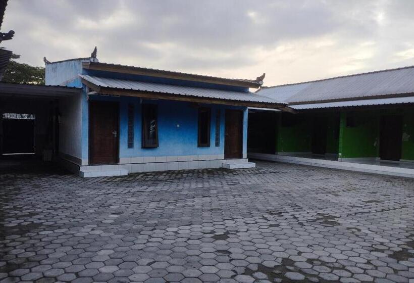 ホテル Spot On 93436 Penginapan Mekar Sari