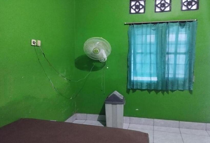 ホテル Spot On 93436 Penginapan Mekar Sari