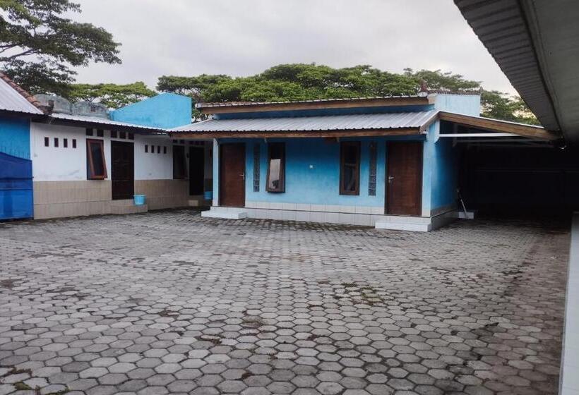 ホテル Spot On 93436 Penginapan Mekar Sari